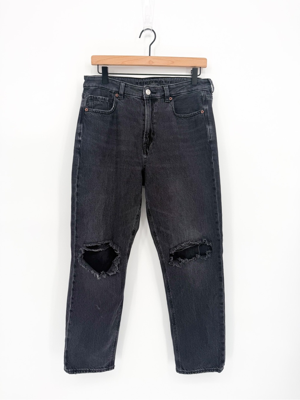 American Eagle Strigid Highest Waist Mom Jean Distressed Black Wash 10 Short
